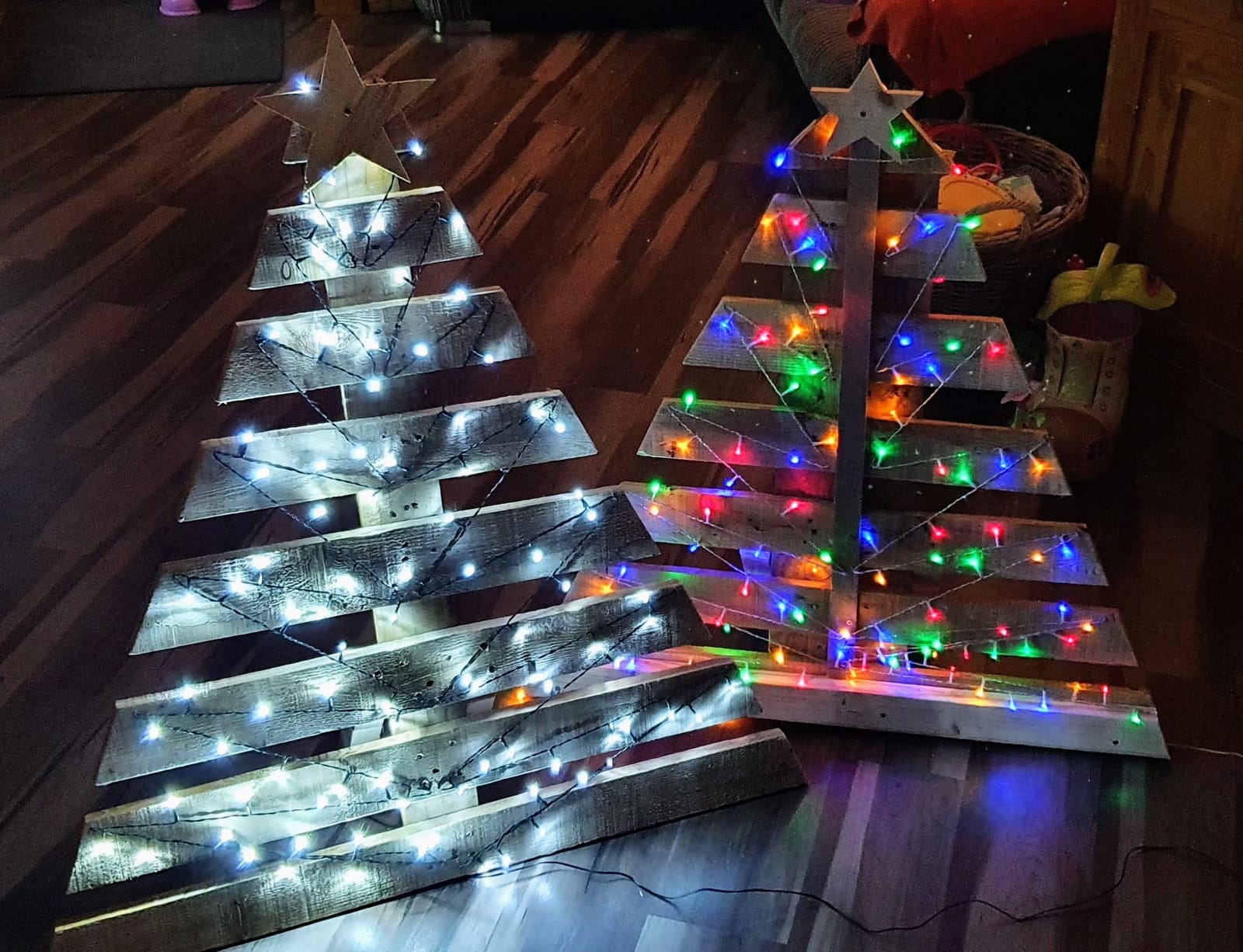 Outdoor pallet trees